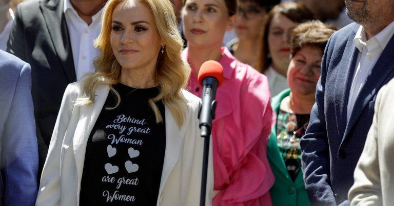 Gabriela Firea adună electoratul PSD din Capitală și îi suflă în ceafă lui Nicușor Dan